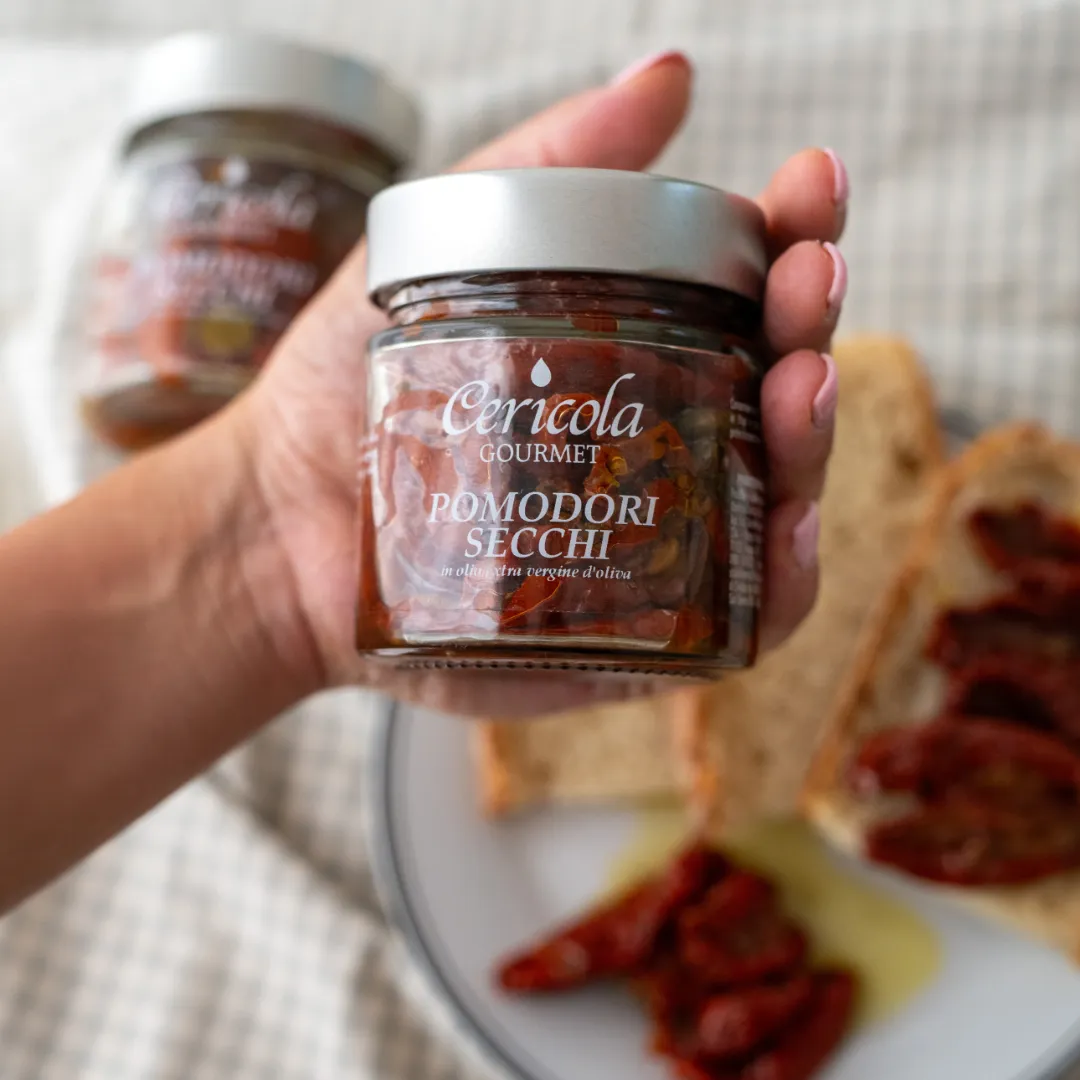 conserva pomodori secchi in olio extravergine di oliva oleificio cericola dettaglio