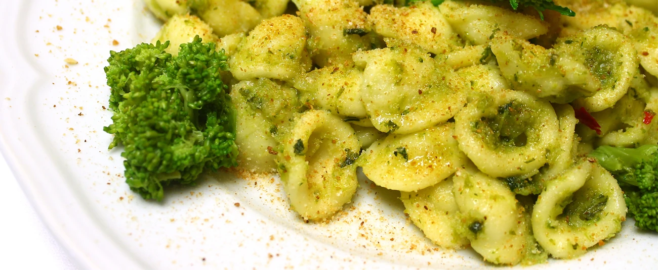 orecchiette alle cime di rapa con peperoncino tipica ricetta pugliese