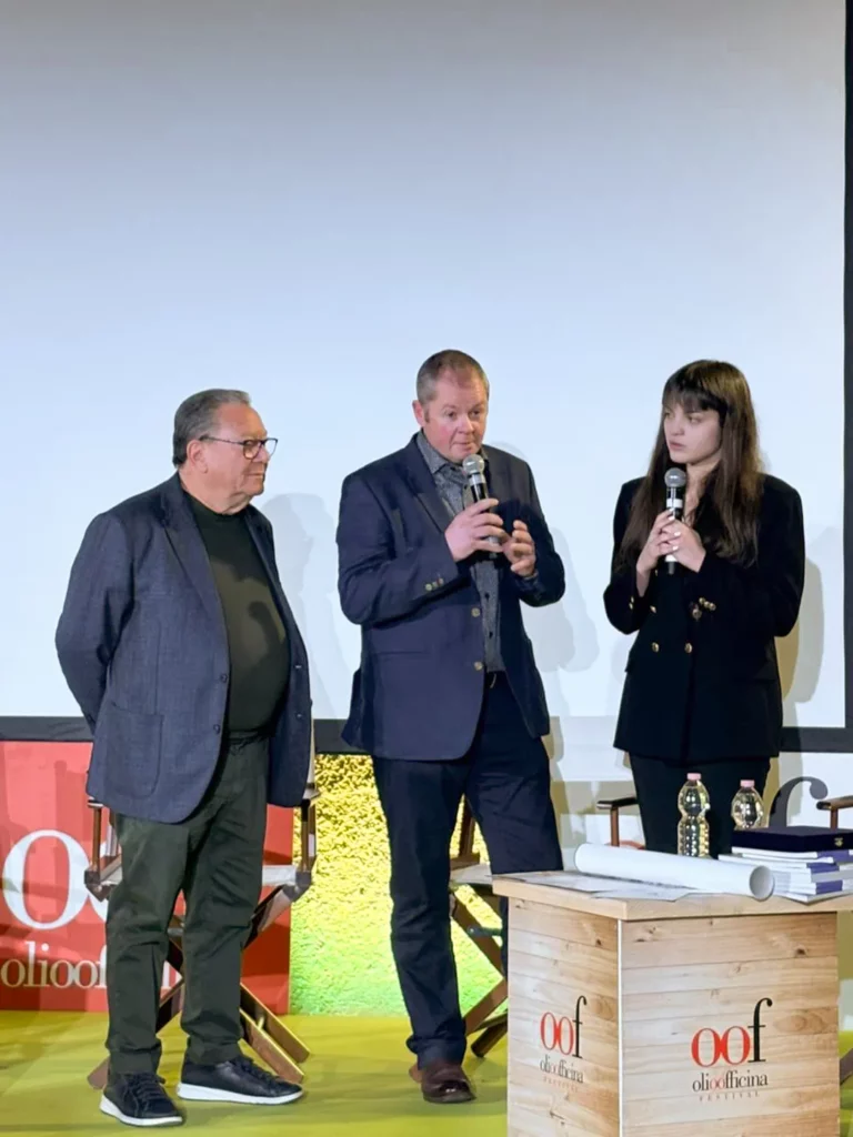 olioofficina festival milano 2026 premiazione david hoyles da pietro leone 03