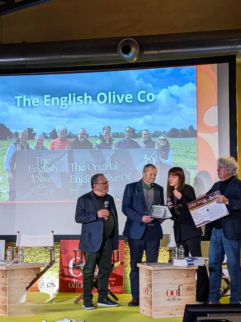 olioofficina festival milano 2026 premiazione david hoyles da pietro leone 04