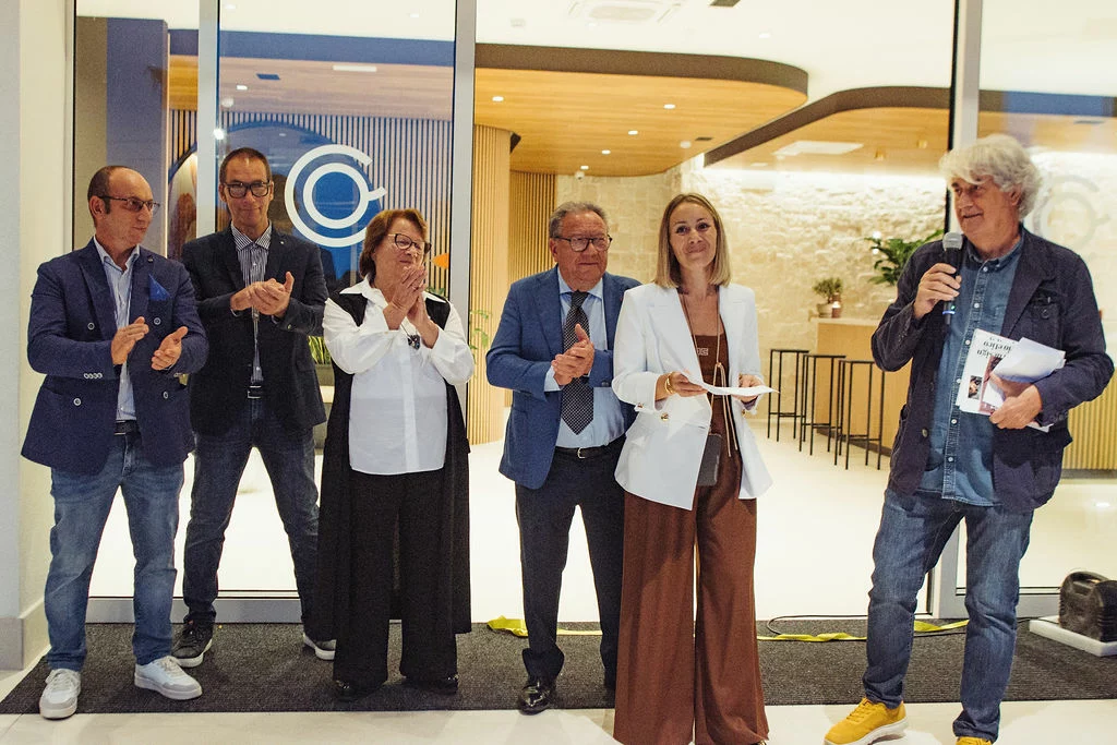 luigi caricato insieme a famiglia leone per inaugurazione nuova sede oleificio cericola